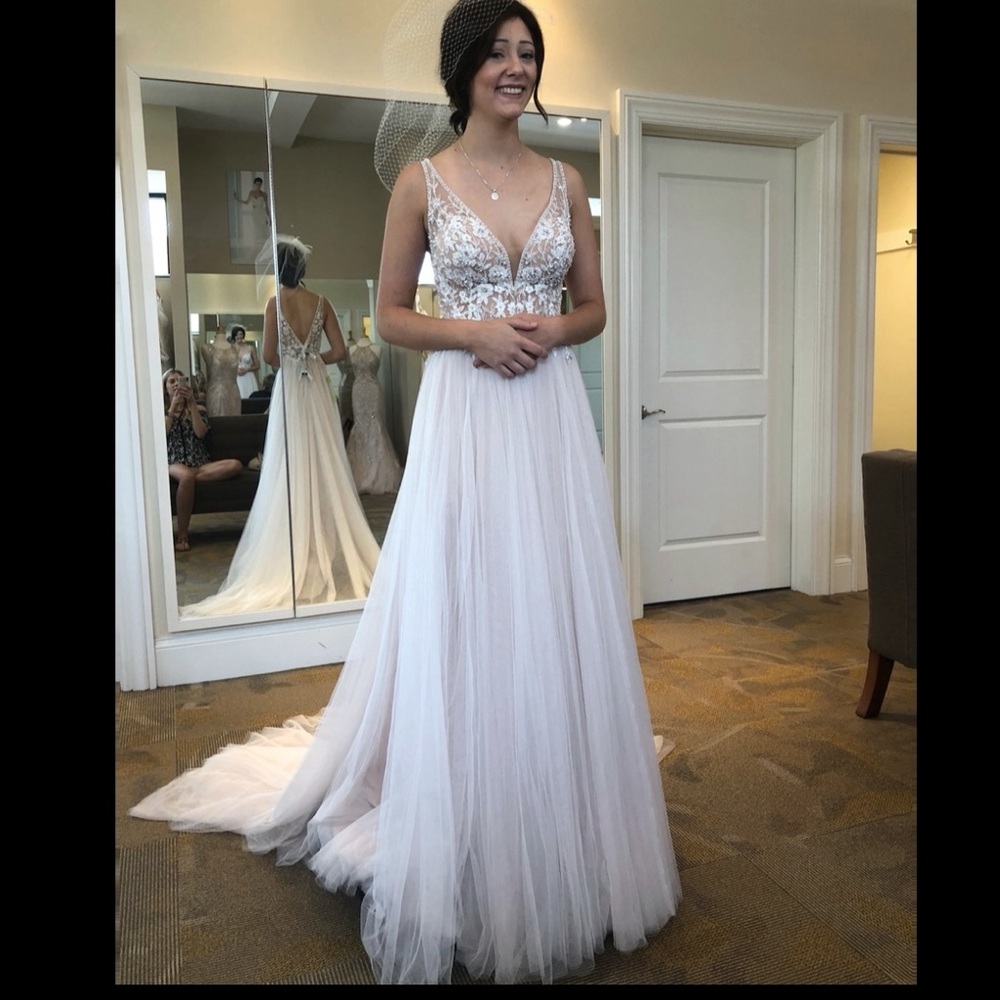 New Unaltered Wedding Dress